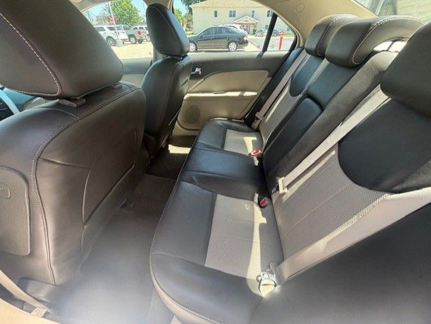2010 WHITE MERCURY MILAN PREMIER (3MEHM0JA4AR) with an 2.5L engine, Automatic transmission, located at 1100 W. Sheridan Ave., Shenandoah, 51601, (712) 246-1600, 40.765678, -95.388817- Photo#4