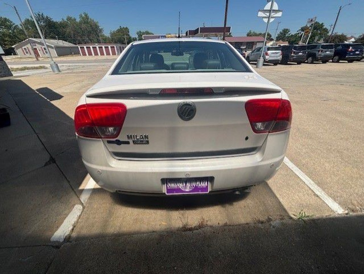 2010 WHITE MERCURY MILAN PREMIER (3MEHM0JA4AR) with an 2.5L engine, Automatic transmission, located at 1100 W. Sheridan Ave., Shenandoah, 51601, (712) 246-1600, 40.765678, -95.388817- Photo#5