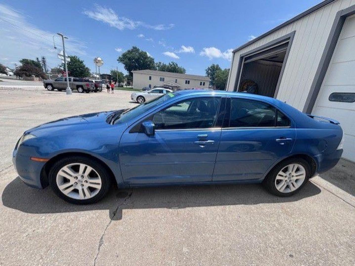 2009 BLUE FORD FUSION SEL (3FAHP08129R) with an 3.0L engine, Automatic transmission, located at 1100 W. Sheridan Ave., Shenandoah, 51601, (712) 246-1600, 40.765678, -95.388817- Photo#1