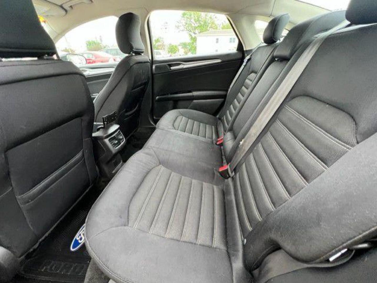 2015 BLACK FORD FUSION SE (1FA6P0H74F5) with an 2.5L engine, Automatic transmission, located at 1100 W. Sheridan Ave., Shenandoah, 51601, (712) 246-1600, 40.765678, -95.388817 - Photo#4