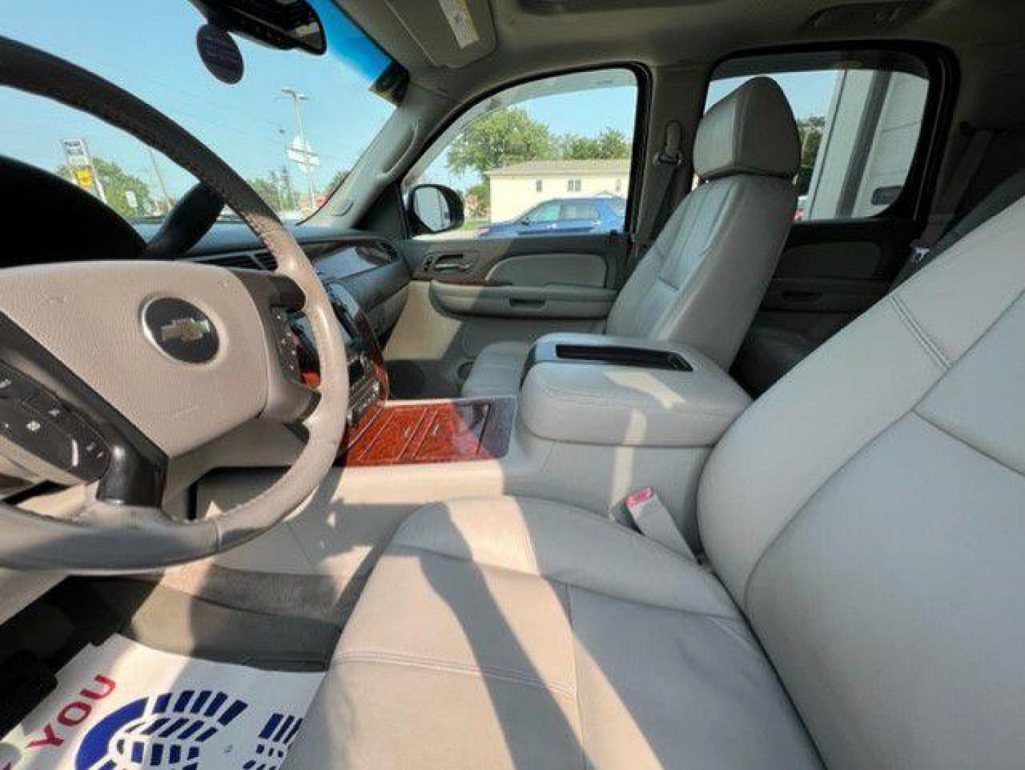 2008 WHITE CHEVROLET TAHOE 1500 (1GNFK13028R) with an 5.3L engine, Automatic transmission, located at 1100 W. Sheridan Ave., Shenandoah, 51601, (712) 246-1600, 40.765678, -95.388817 - Photo#3