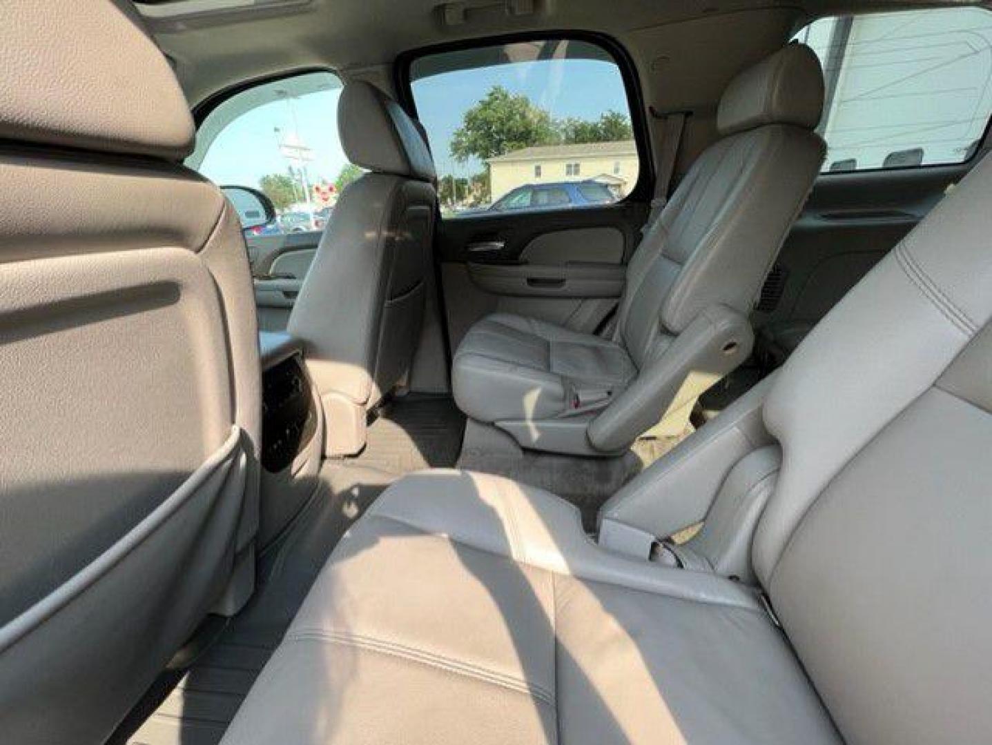 2008 WHITE CHEVROLET TAHOE 1500 (1GNFK13028R) with an 5.3L engine, Automatic transmission, located at 1100 W. Sheridan Ave., Shenandoah, 51601, (712) 246-1600, 40.765678, -95.388817 - Photo#4