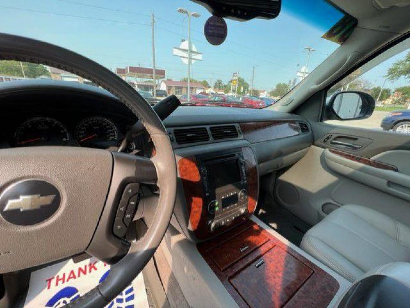 2008 WHITE CHEVROLET TAHOE 1500 (1GNFK13028R) with an 5.3L engine, Automatic transmission, located at 1100 W. Sheridan Ave., Shenandoah, 51601, (712) 246-1600, 40.765678, -95.388817 - Photo#6