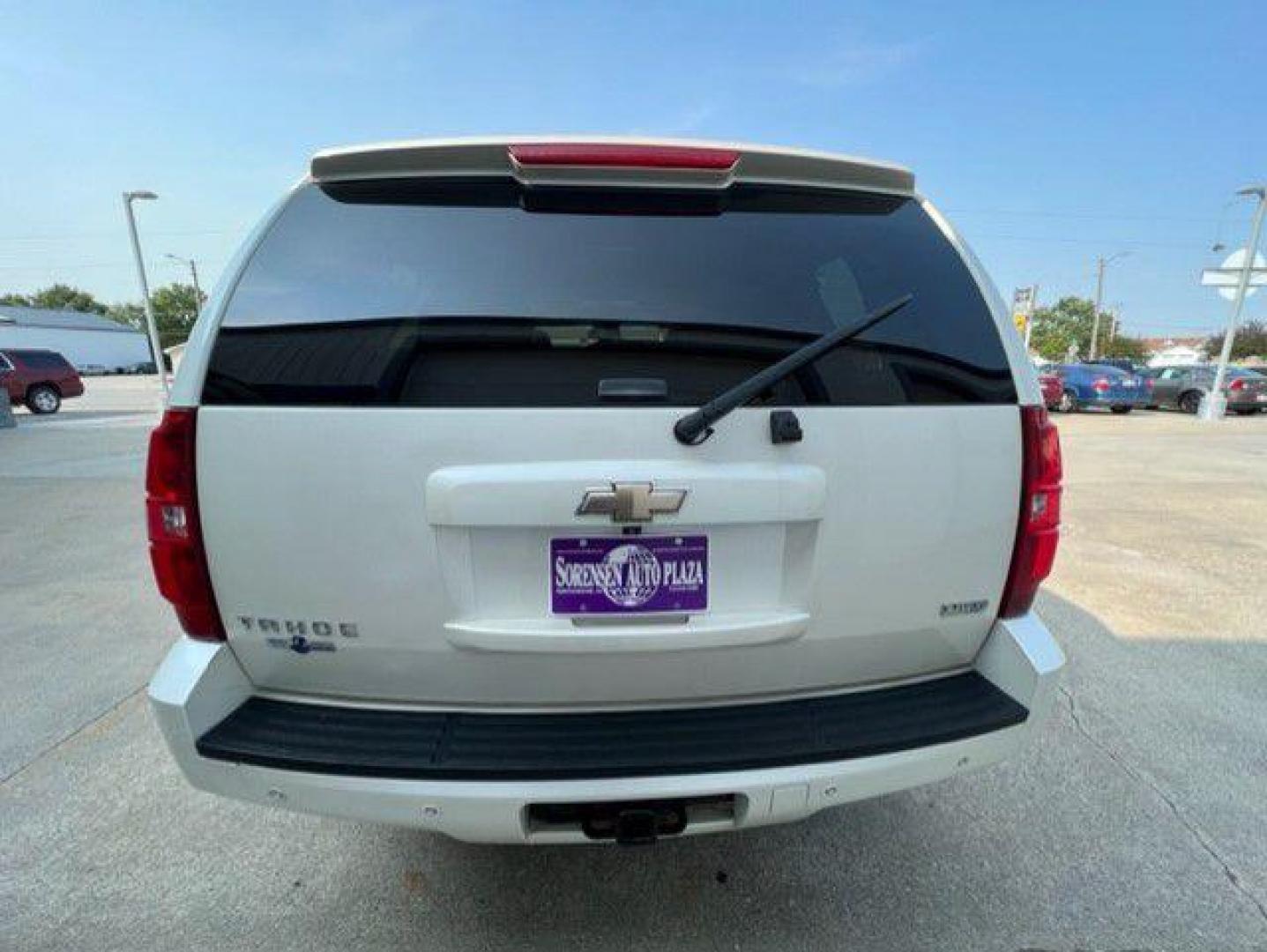 2008 WHITE CHEVROLET TAHOE 1500 (1GNFK13028R) with an 5.3L engine, Automatic transmission, located at 1100 W. Sheridan Ave., Shenandoah, 51601, (712) 246-1600, 40.765678, -95.388817 - Photo#8