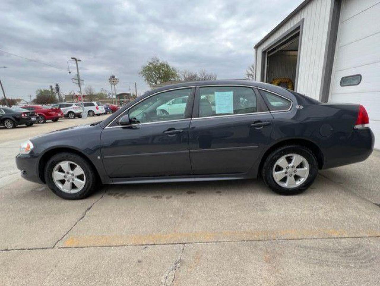 2009 BLUE CHEVROLET IMPALA 1LT (2G1WT57KX91) with an 3.5L engine, Automatic transmission, located at 1100 W. Sheridan Ave., Shenandoah, 51601, (712) 246-1600, 40.765678, -95.388817 - Photo#2