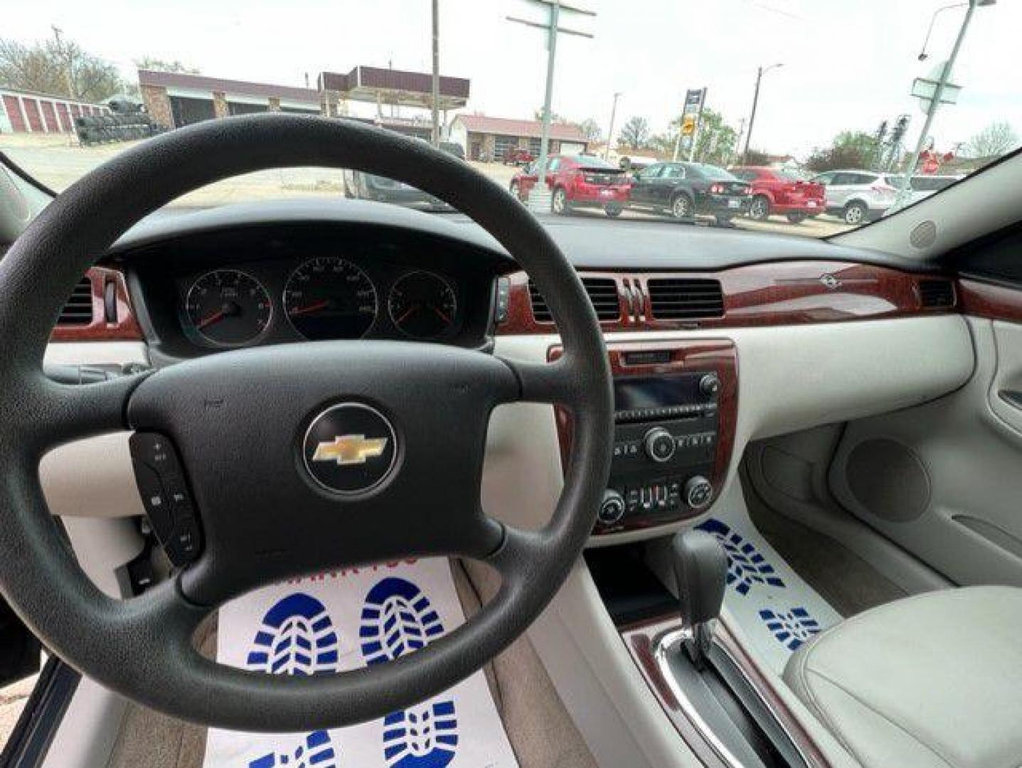 2009 BLUE CHEVROLET IMPALA 1LT (2G1WT57KX91) with an 3.5L engine, Automatic transmission, located at 1100 W. Sheridan Ave., Shenandoah, 51601, (712) 246-1600, 40.765678, -95.388817 - Photo#5