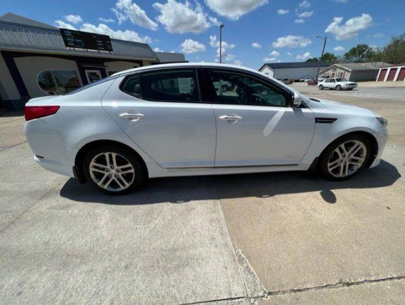 2013 WHITE KIA OPTIMA SX (5XXGR4A61DG) with an 2.0L engine, Automatic transmission, located at 1100 W. Sheridan Ave., Shenandoah, 51601, (712) 246-1600, 40.765678, -95.388817 - Photo #6