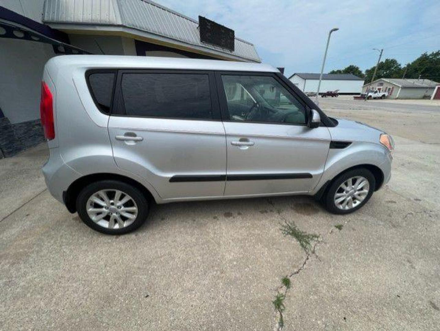 2012 SILVER KIA SOUL + (KNDJT2A65C7) with an 2.0L engine, Automatic transmission, located at 1100 W. Sheridan Ave., Shenandoah, 51601, (712) 246-1600, 40.765678, -95.388817 - Photo#6