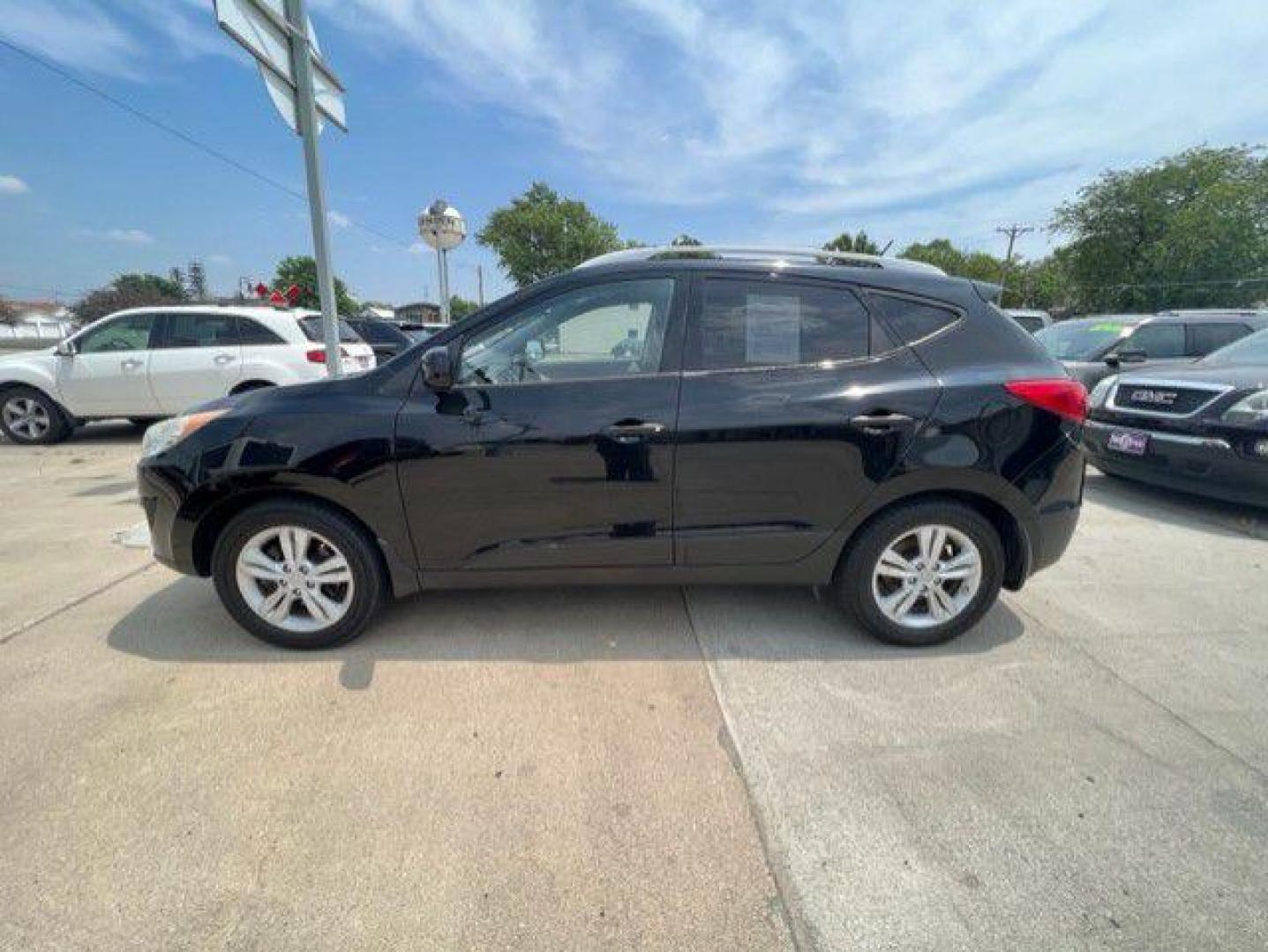2010 BLACK HYUNDAI TUCSON GLS (KM8JUCAC9AU) with an 2.4L engine, Automatic transmission, located at 1100 W. Sheridan Ave., Shenandoah, 51601, (712) 246-1600, 40.765678, -95.388817 - Photo#2