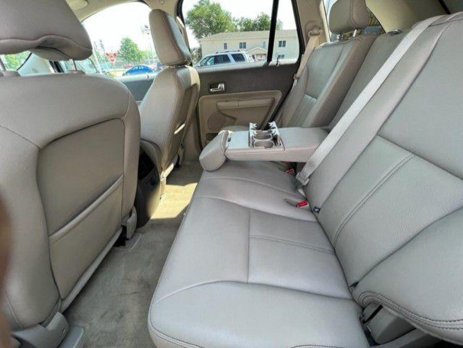 2010 SILVER FORD EDGE LIMITED (2FMDK4KC5AB) with an 3.5L engine, Automatic transmission, located at 1100 W. Sheridan Ave., Shenandoah, 51601, (712) 246-1600, 40.765678, -95.388817 - Photo #4