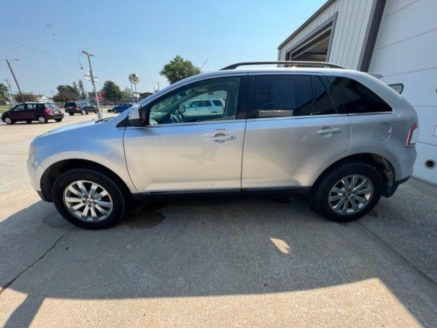 2010 SILVER FORD EDGE LIMITED (2FMDK4KC5AB) with an 3.5L engine, Automatic transmission, located at 1100 W. Sheridan Ave., Shenandoah, 51601, (712) 246-1600, 40.765678, -95.388817 - Photo#2
