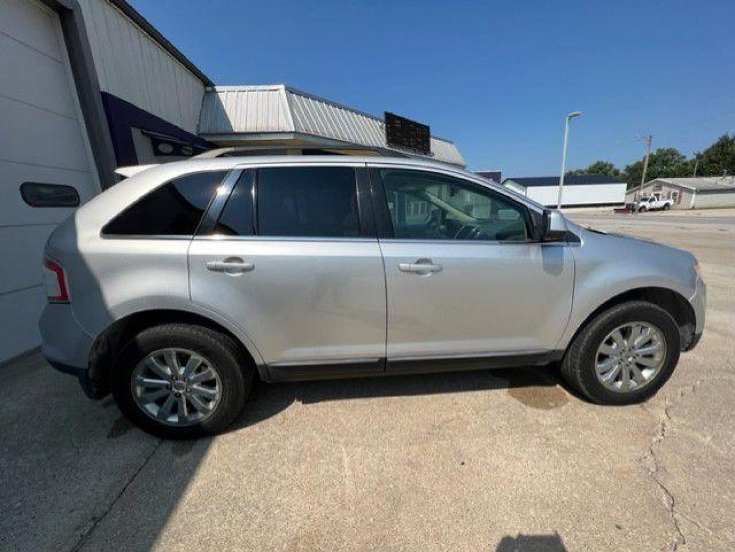 2010 SILVER FORD EDGE LIMITED (2FMDK4KC5AB) with an 3.5L engine, Automatic transmission, located at 1100 W. Sheridan Ave., Shenandoah, 51601, (712) 246-1600, 40.765678, -95.388817 - Photo#6