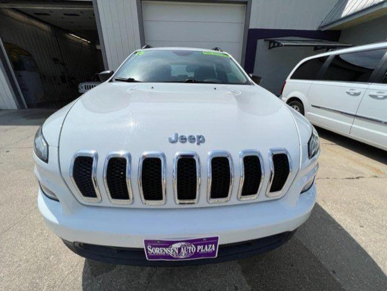 2015 WHITE JEEP CHEROKEE SPORT (1C4PJLAB4FW) with an 2.4L engine, Automatic transmission, located at 1100 W. Sheridan Ave., Shenandoah, 51601, (712) 246-1600, 40.765678, -95.388817 - Photo #6