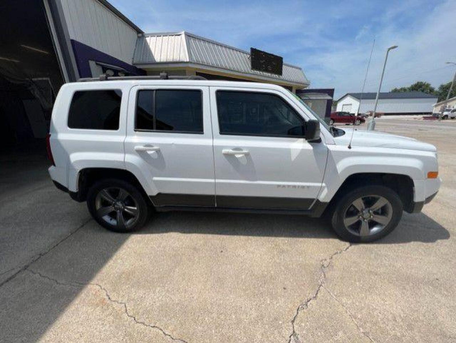 2015 WHITE JEEP PATRIOT LATITUDE (1C4NJRFB4FD) with an 2.4L engine, Continuously Variable transmission, located at 1100 W. Sheridan Ave., Shenandoah, 51601, (712) 246-1600, 40.765678, -95.388817 - Photo #5