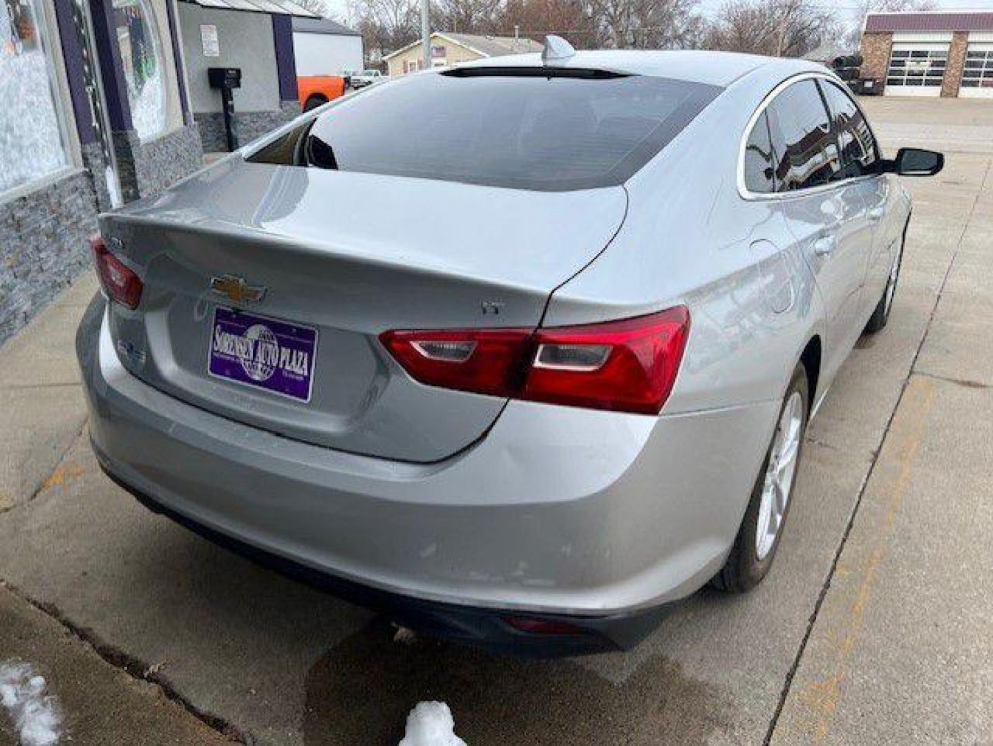 2016 SILVER CHEVROLET MALIBU LT (1G1ZE5ST4GF) with an 1.5L engine, Automatic transmission, located at 1100 W. Sheridan Ave., Shenandoah, 51601, (712) 246-1600, 40.765678, -95.388817 - Photo#1