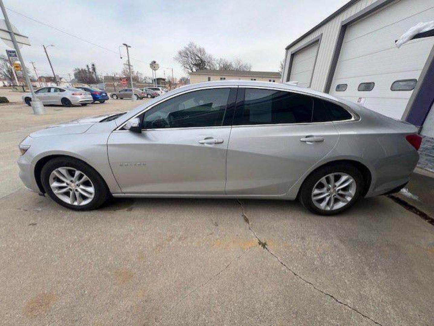 2016 SILVER CHEVROLET MALIBU LT (1G1ZE5ST4GF) with an 1.5L engine, Automatic transmission, located at 1100 W. Sheridan Ave., Shenandoah, 51601, (712) 246-1600, 40.765678, -95.388817 - Photo#2