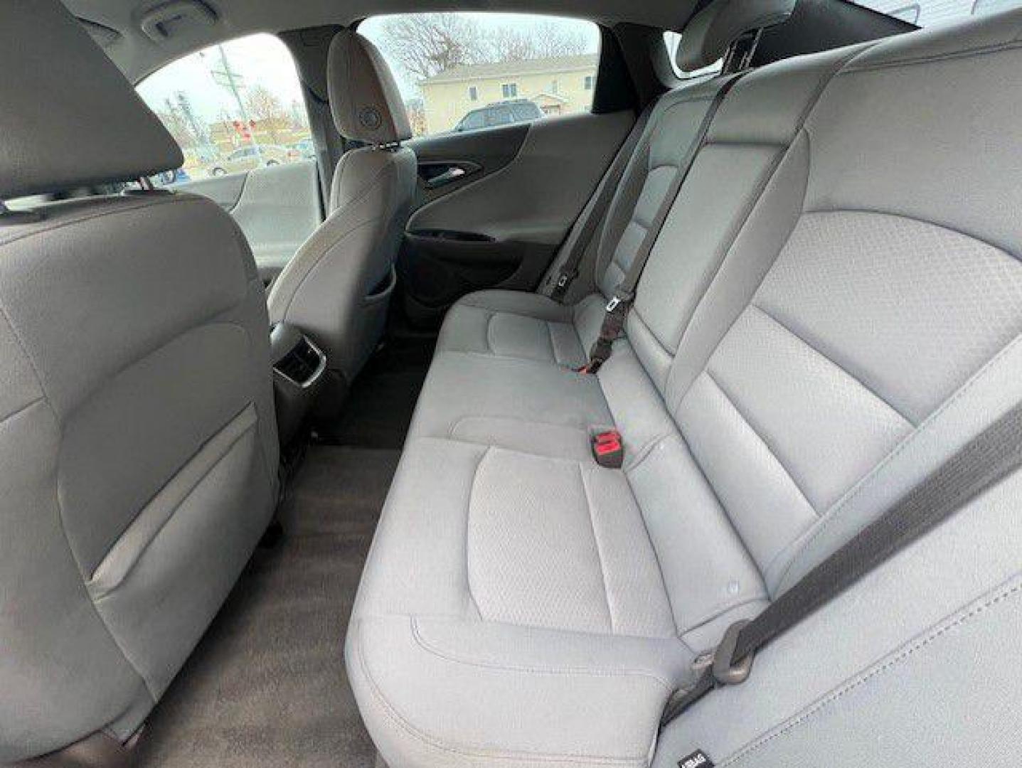 2016 SILVER CHEVROLET MALIBU LT (1G1ZE5ST4GF) with an 1.5L engine, Automatic transmission, located at 1100 W. Sheridan Ave., Shenandoah, 51601, (712) 246-1600, 40.765678, -95.388817 - Photo#5